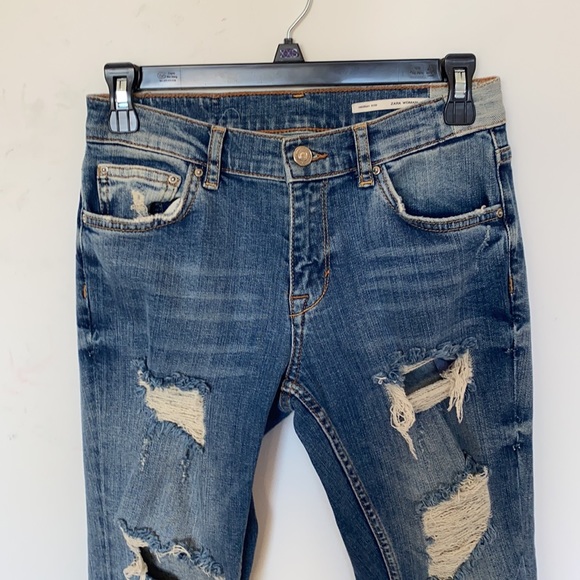 ZARA Med. Rise, Relaxed Fit Ripped Jeans. 2 - Picture 3 of 7